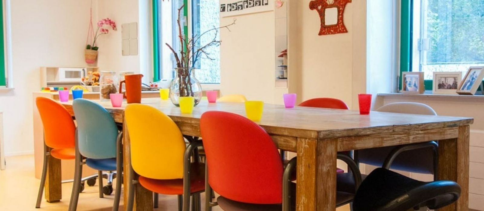 Grote tafel bij GONS De Boomhut Delft