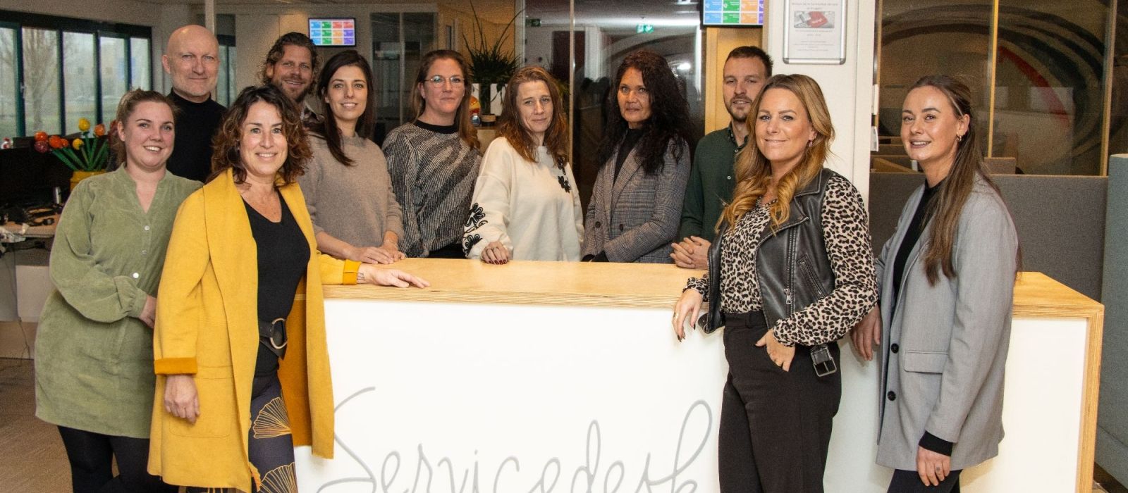 Medewerkster van de servicedesk van Ipse Bruggen