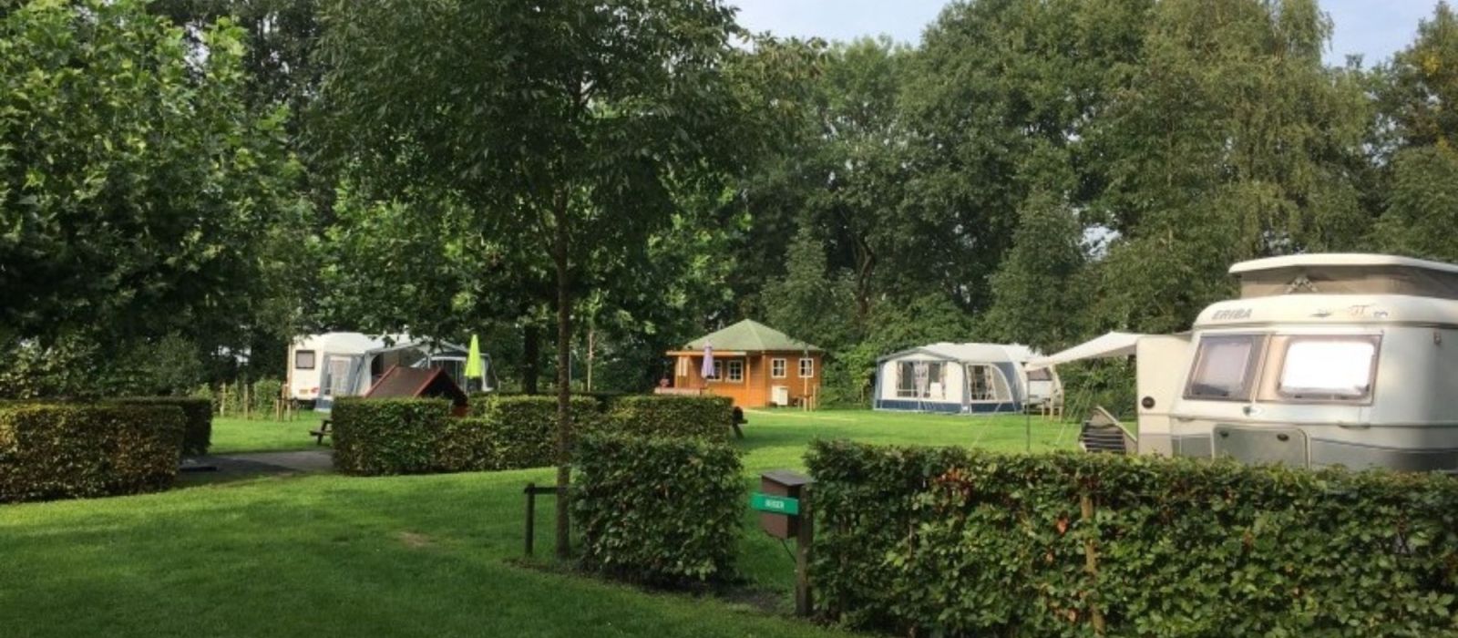 Paar tentjes bij elkaar op camping Het Groene Hart
