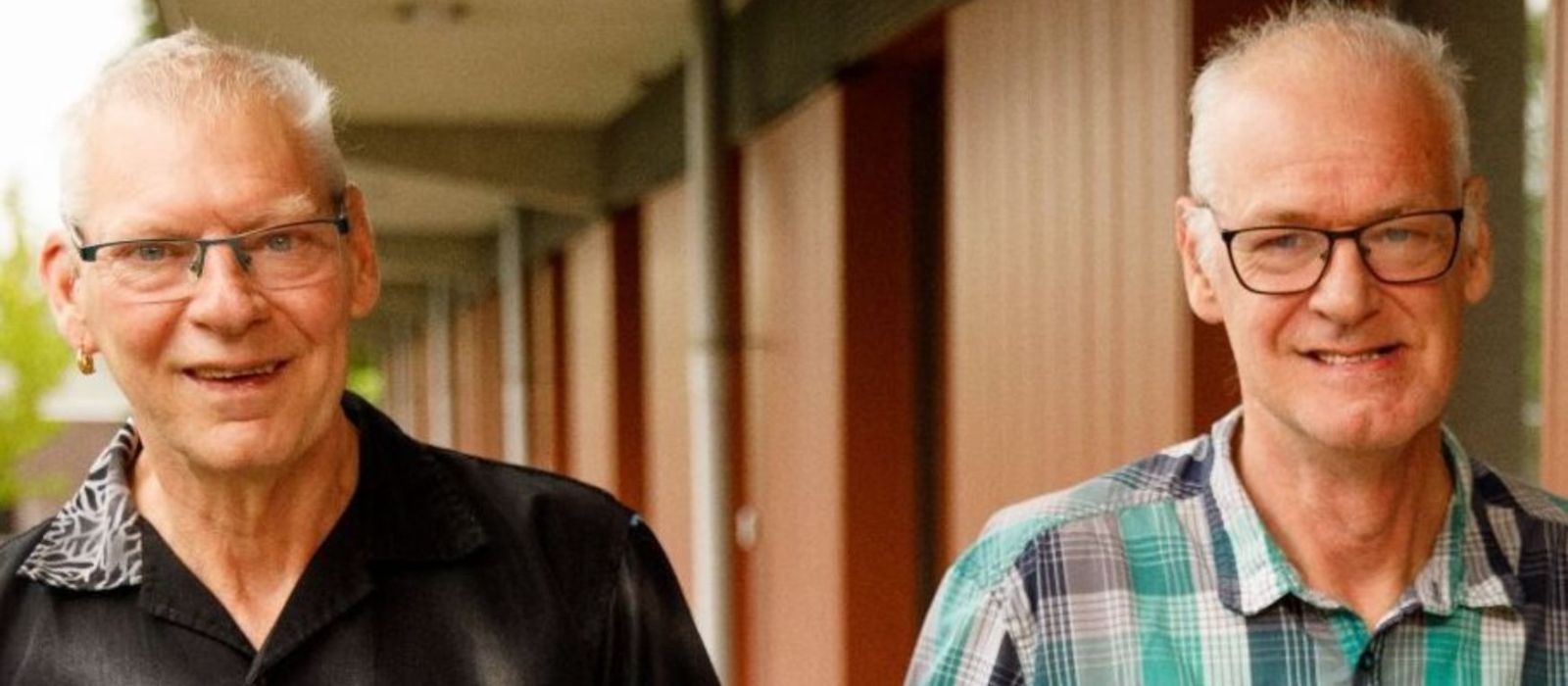 Broers Fred en Piet samen voor hun flat