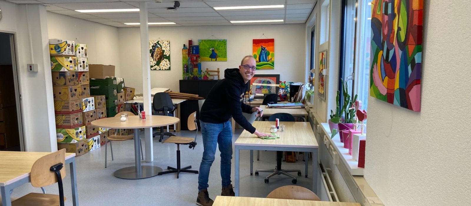 Giovanni aan het werk bij dagbesteding Netwerk