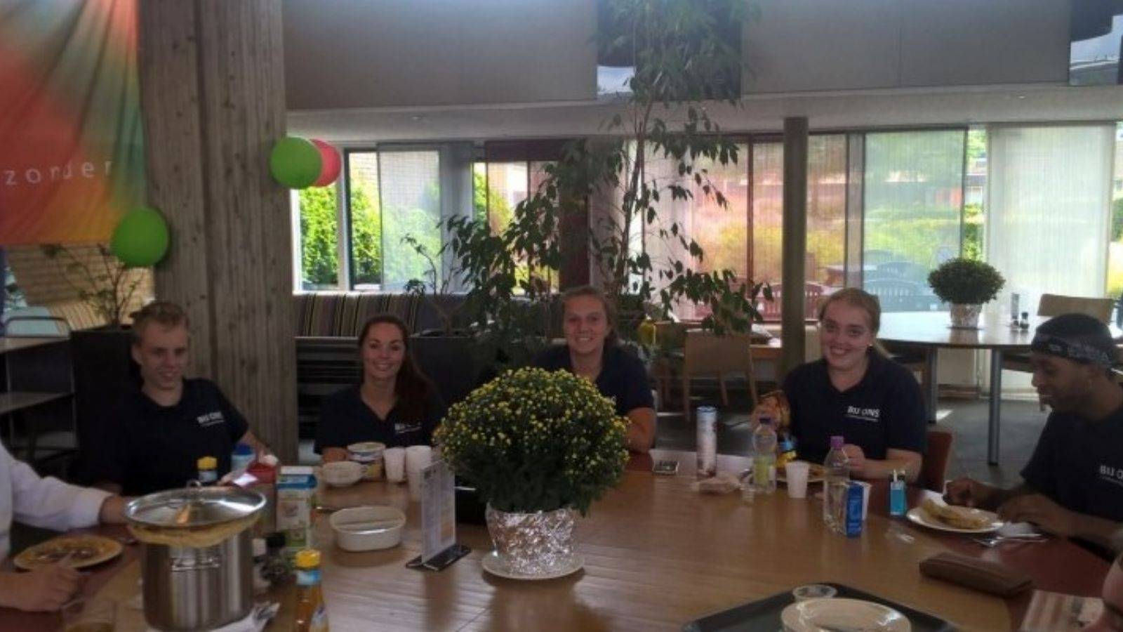 Cliënten in het bedrijfsrestaurant van Basalt in Delft