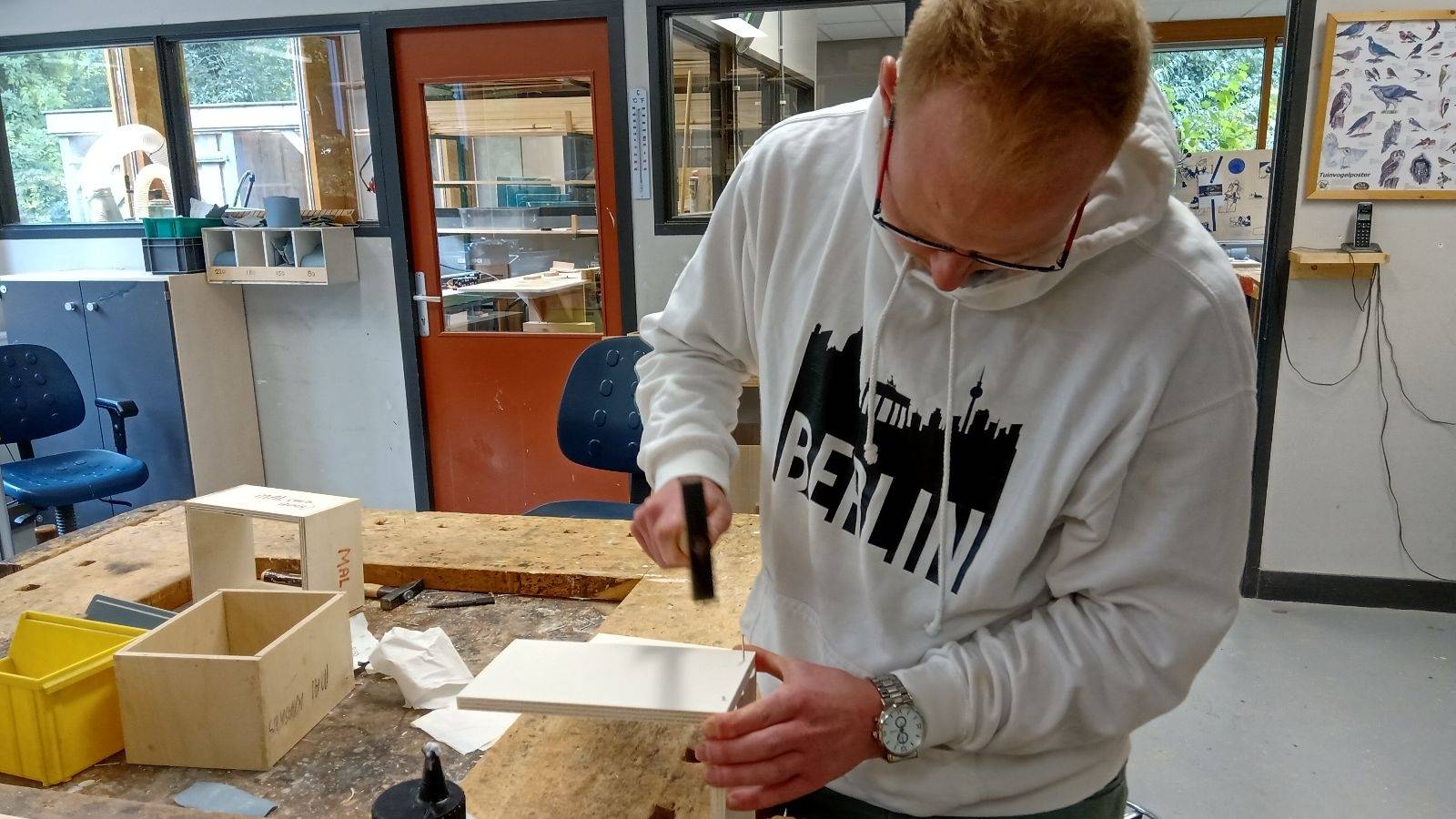 Martien aan het werk bij Houtbewerking in Zwammerdam