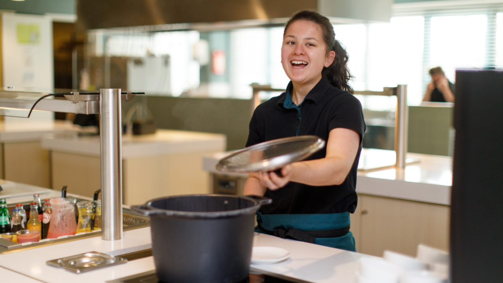 Koken bij restaurant en servicegroep Ipse de Bruggen in Zoetermeer