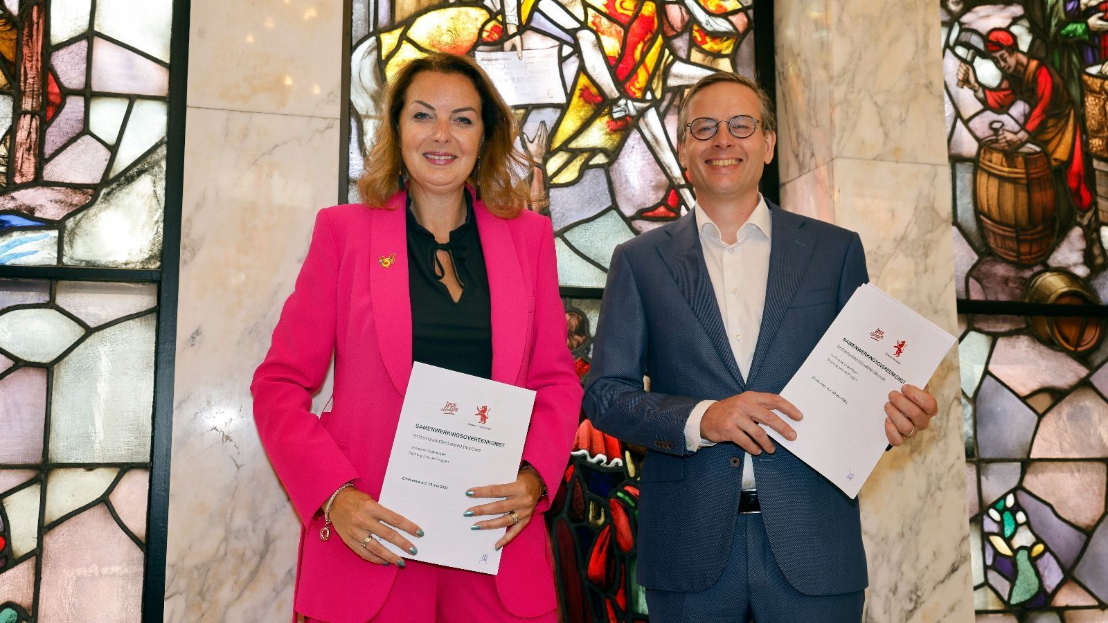 Wethouder Somers – Gardenier en Henny Westdijk (directeur Services) van Ipse de Bruggen.