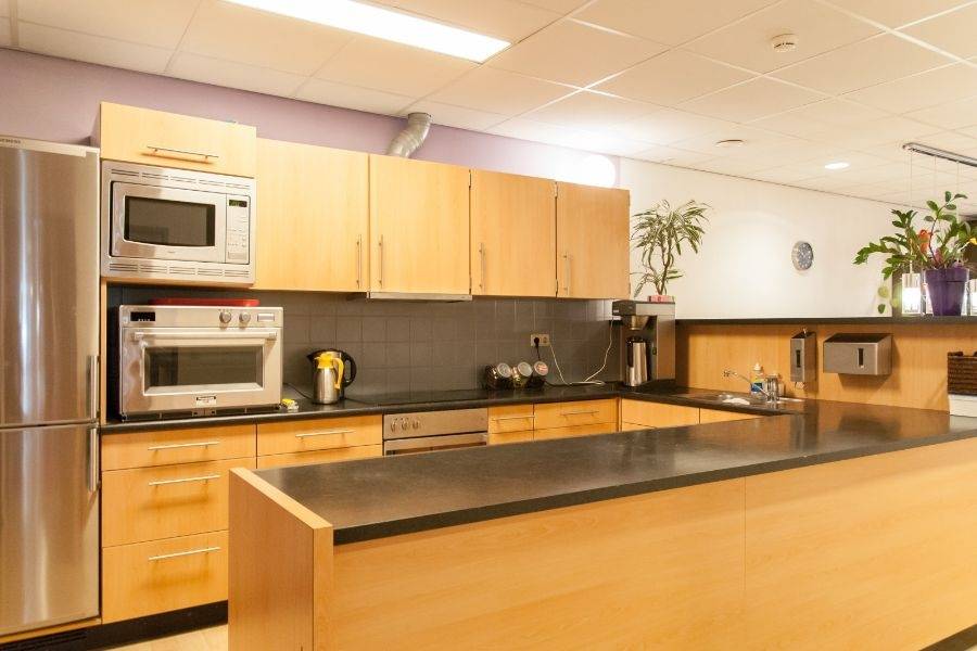 Keuken bij woonlocatie Aquamarijn