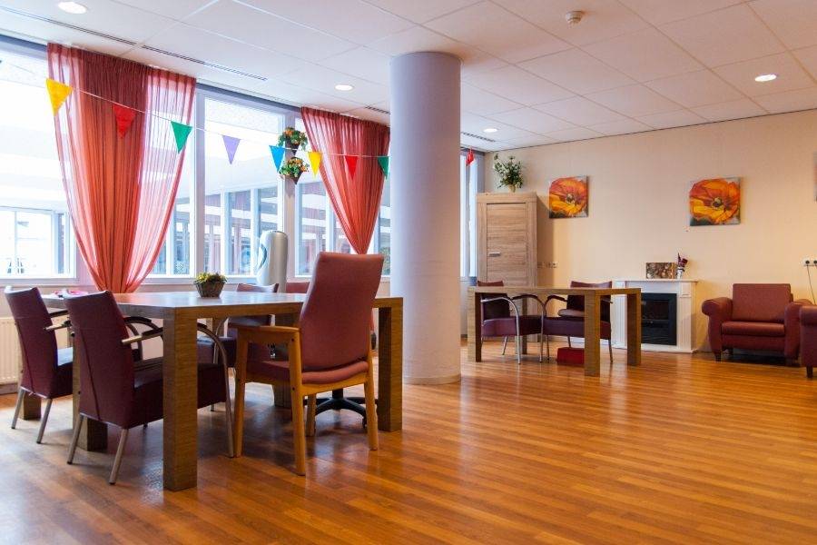 Woonkamer  bij woonlocatie Aquamarijn