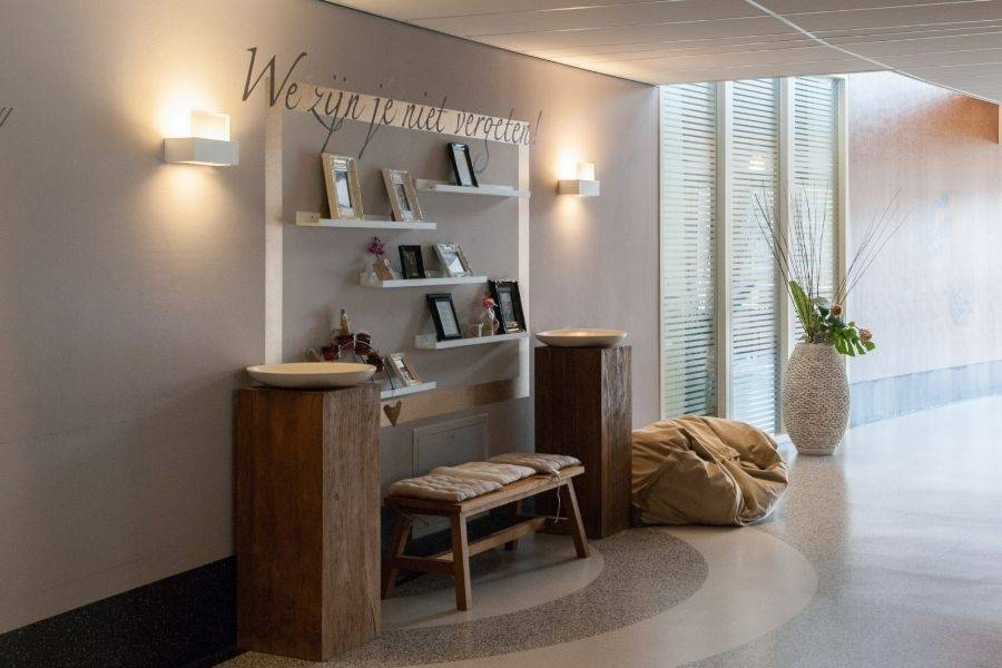 Gedenkhoekje woonlocatie Ursulaplein 4 in Nieuwveen